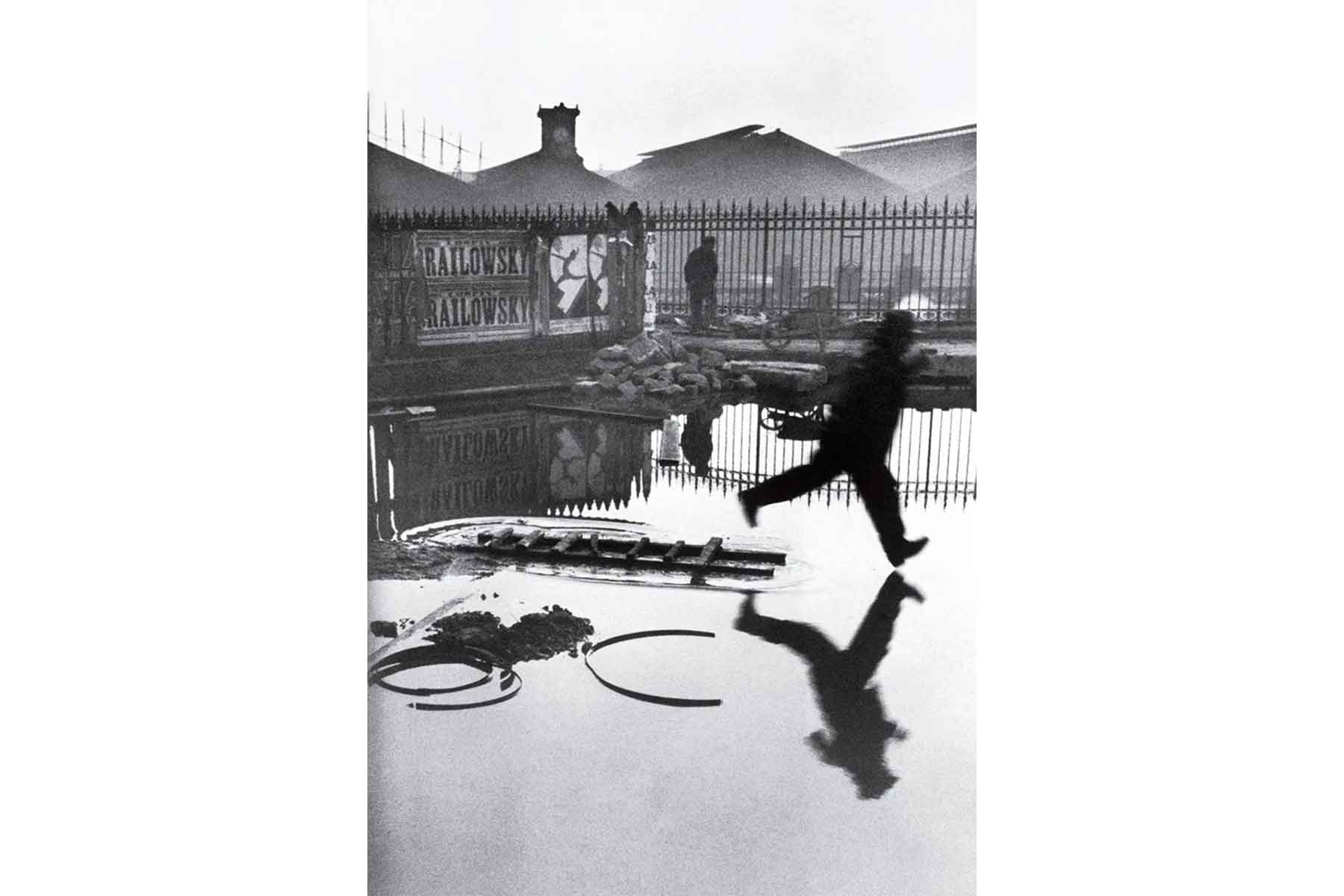 Behind the Gare Saint-Lazare, 1932 (© Fondation Henri Cartier-Bresson/Magnum Photos)