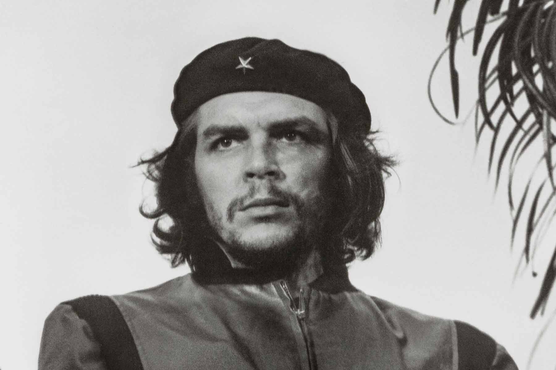 Che Guevara at the funeral for the victims of the La Coubre explosion (1960)