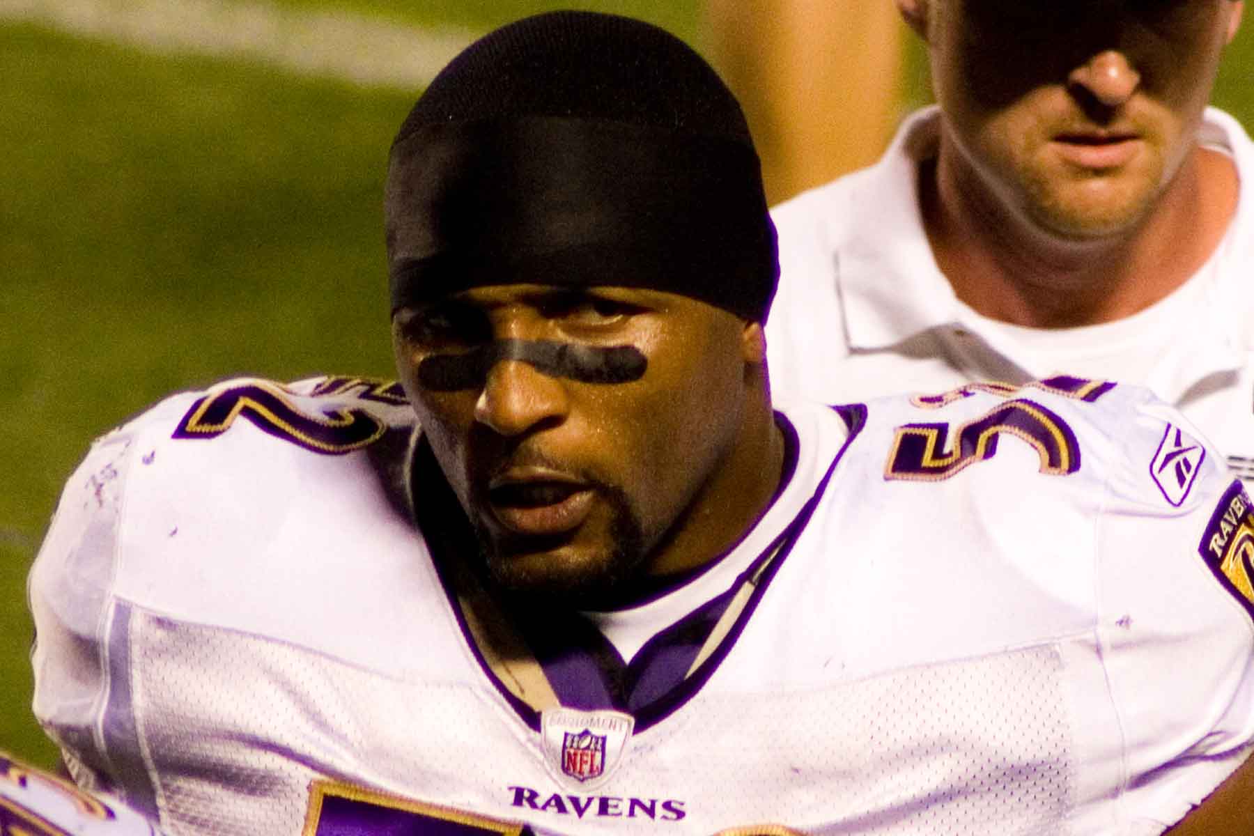 Ray Lewis of the Baltimore Ravens photographed before a game on September 29, 2008 (Photo credit: Wikimedia Commons)